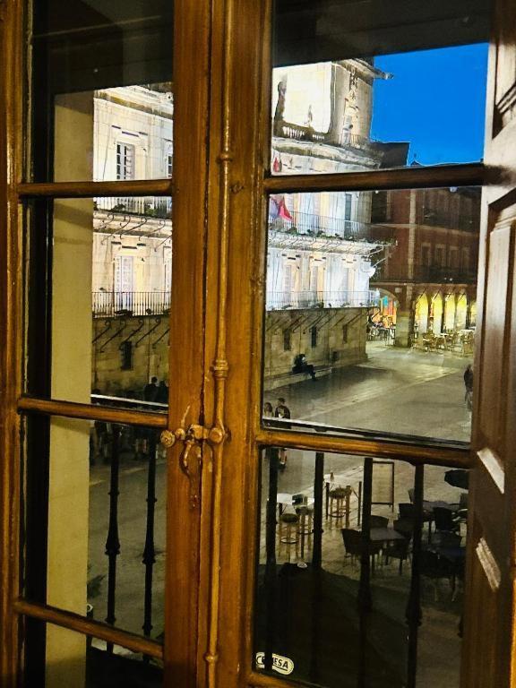 Arquitecto De La Vida- Plaza Mayor Leon Exterior photo