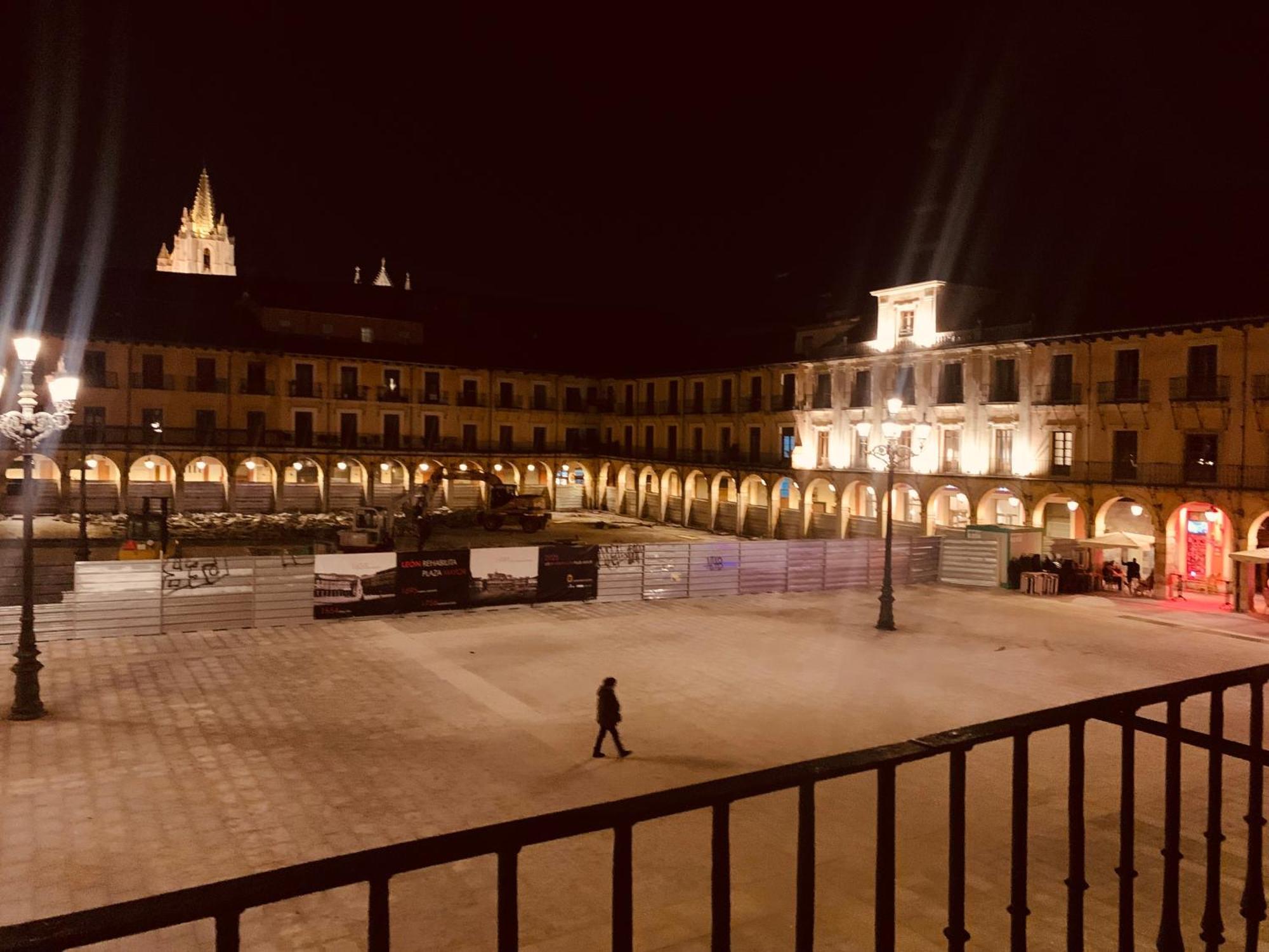Arquitecto De La Vida- Plaza Mayor Leon Exterior photo